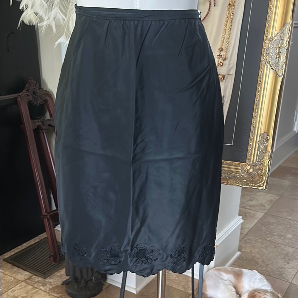 Vintage Saramae Sz M Elegant Black Half Slip GVC